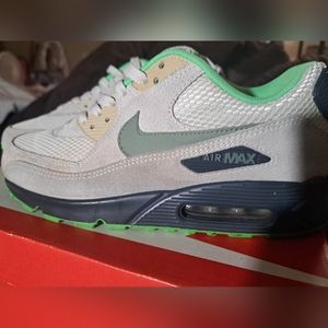 Nike Air Mac 90s essentials